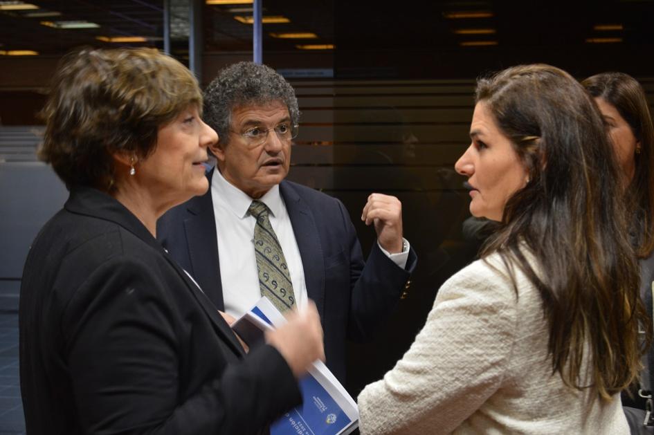 Equipo económico presentando Rendición de cuentas en Comisión del Parlamento