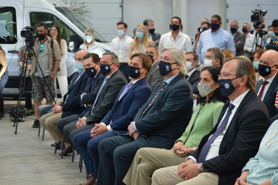 Presidente Luis Lacalle Pou y autoridades de gobierno Inauguración planta automotriz