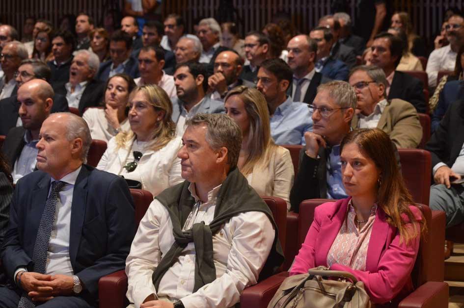 Directora de Asesoría Tributaria María Pía Biestro Directora de Asesoría Tributaria Pía Biestro