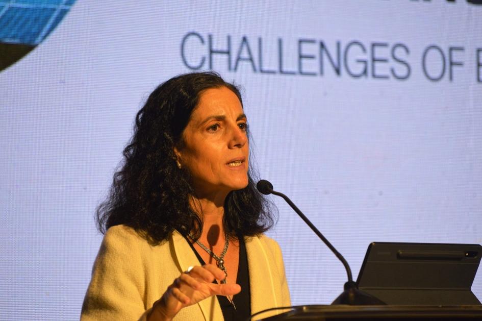 Ministra de Economía Azucena Arbeleche El desafío de las transiciones energéticas