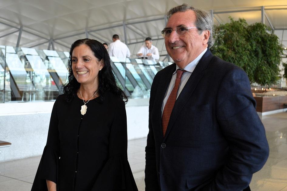 Ministra de Economía y Finanzas Arbeleche y ministro de Defensa Nacional Castaingdebat