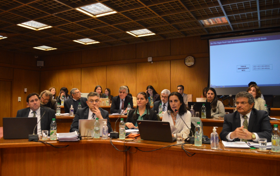 Equipo económico en Comisión de Presupuesto integrada con Hacienda del Senado Rendición de Cuentas