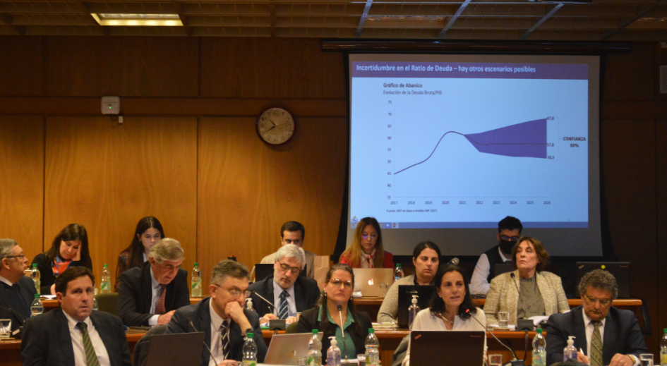 Equipo económico en Comisión de Presupuesto integrada con Hacienda del Senado Rendición de Cuentas
