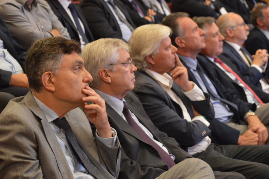 Presentación de Arbeleche sobre la situación fiscal y perspectivas macroeconómicas del Uruguay. Presentación de Arbeleche sobre la situación fiscal y perspectivas macroeconómicas del Uruguay.