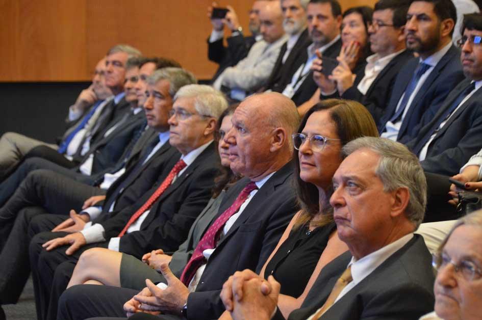 Autoridades de gobierno presentes en la exposición de la Ministra Azucena Arbeleche