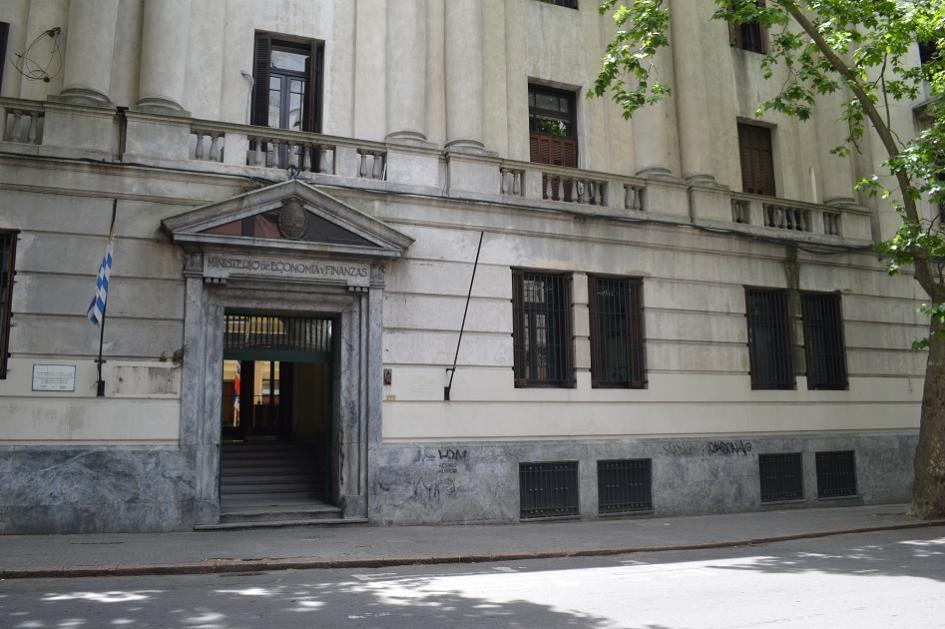 Fachada del Ministerio de Economía y Finanzas Fachada del Ministerio de Economía y Finanzas