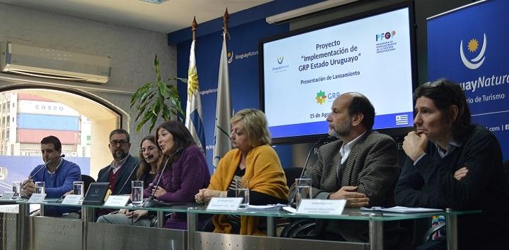 GRP Estado Uruguayo en el Ministerio de Turismo Autoridades en Conferencia