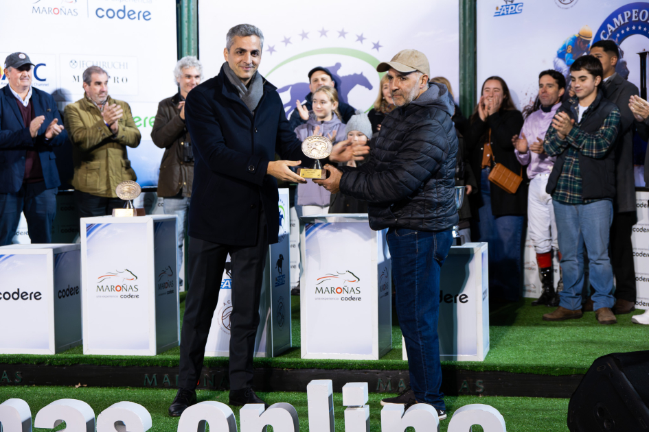 Entrega de premios al término de carrera