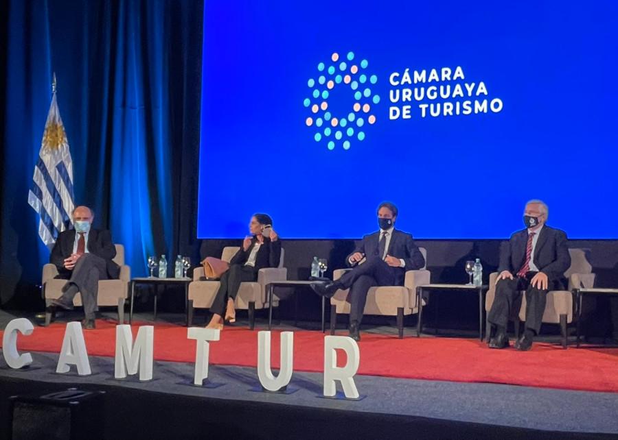 Ministra Arbeleche Día Mundial del Turismo Conferencia CAMTUR