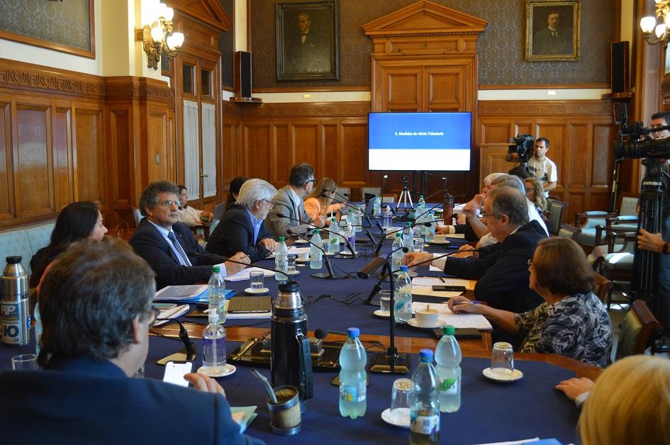 Presentación de proyecto de rebaja de impuestos Comisión Hacienda del Senado