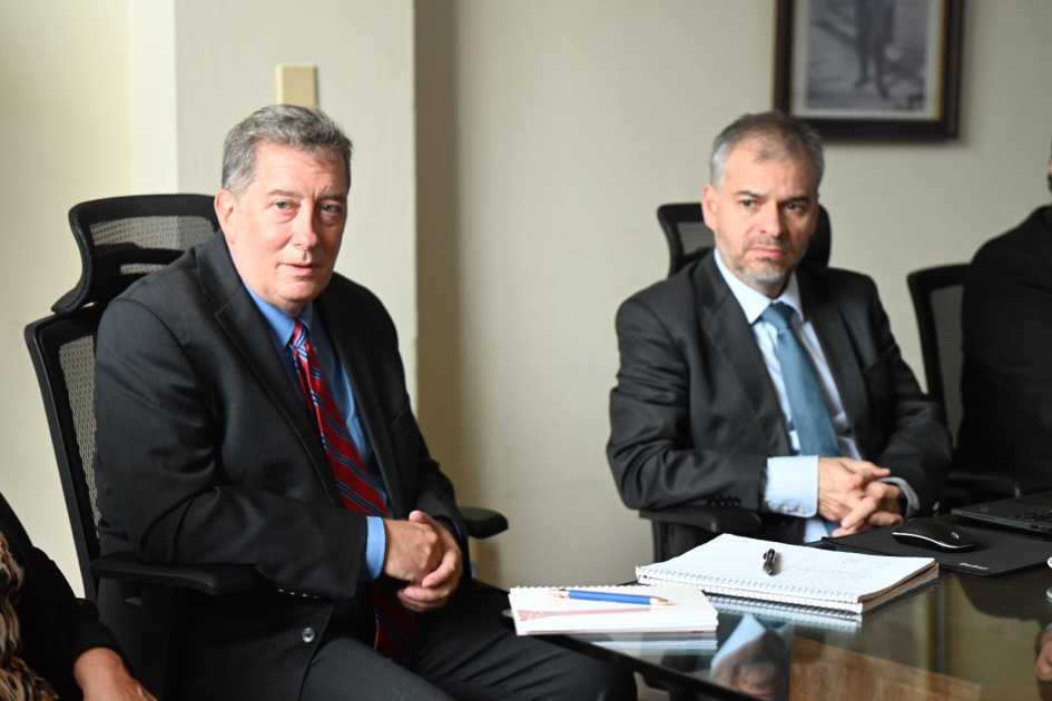 La Comisión Permanente de Normas Contables, liderada por la AIN, recibió a representantes del IASB. La Comisión Permanente de Normas Contables, liderada por la AIN, recibió a representantes del IASB.