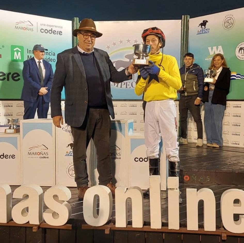 Ministro de Ganadería, Agricultura y Pesca, Alfredo Fratti. Ministro de Ganadería, Agricultura y Pesca, Alfredo Fratti, y ganador.