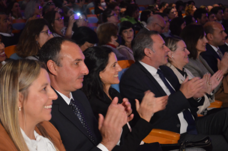 Autoridades en la presentación del Coro de Niños del Sodre Mes de la Primera Infancia