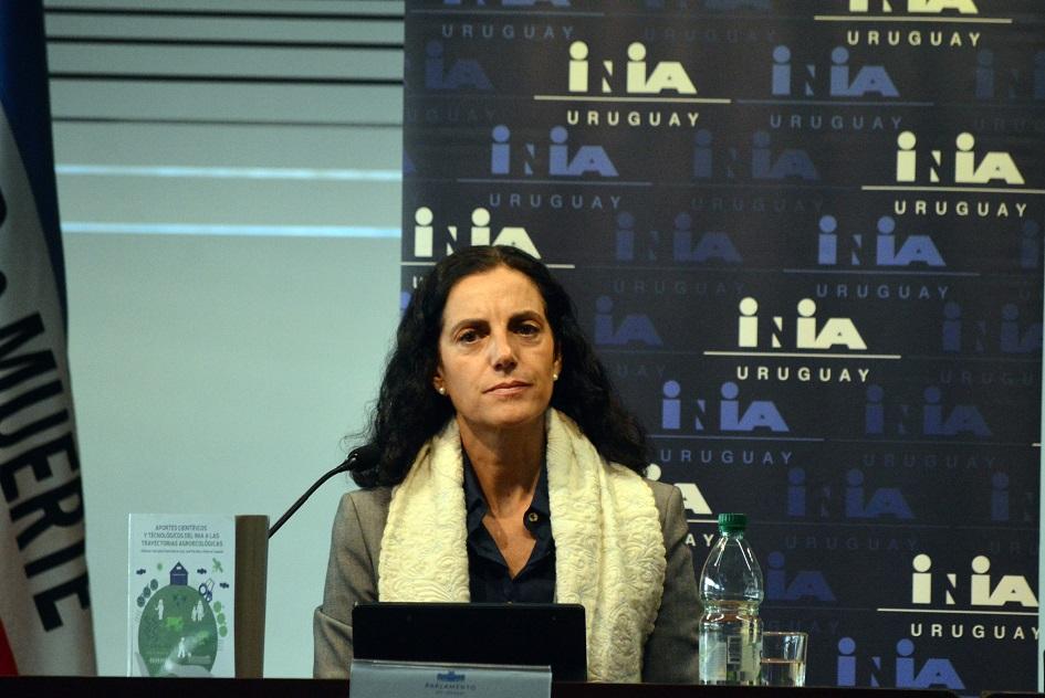 Ministra de Economía Azucena Arbeleche Presentación libro INIA