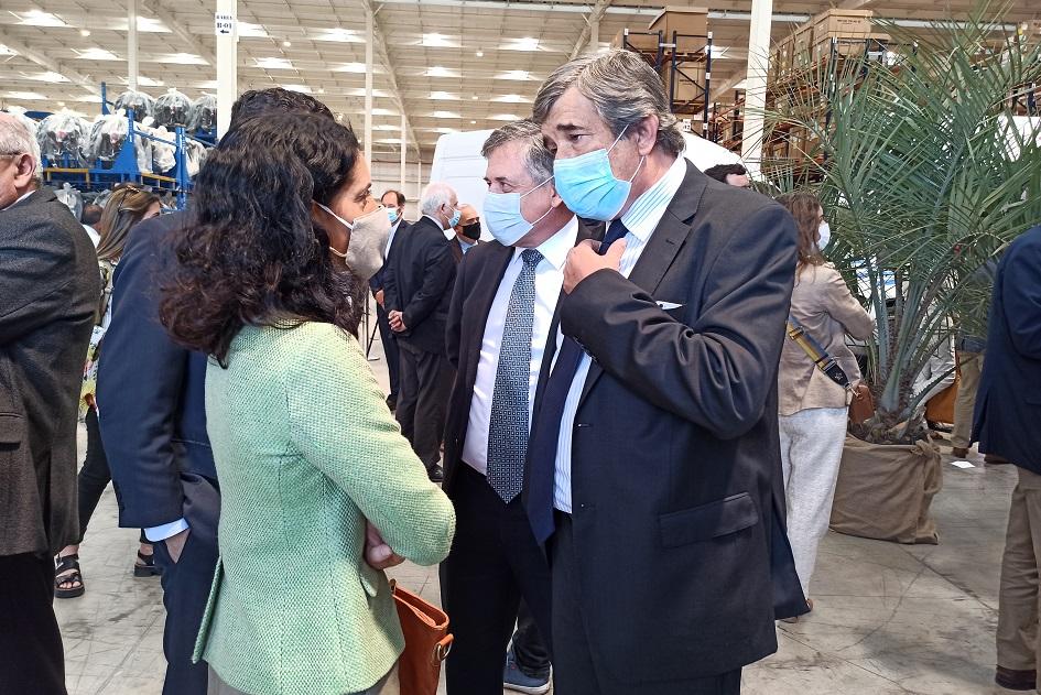 Ministra Azucena Arbeleche, ministro Omar Paganini, subsecretario Mario Aritzi Inauguración planta automotriz