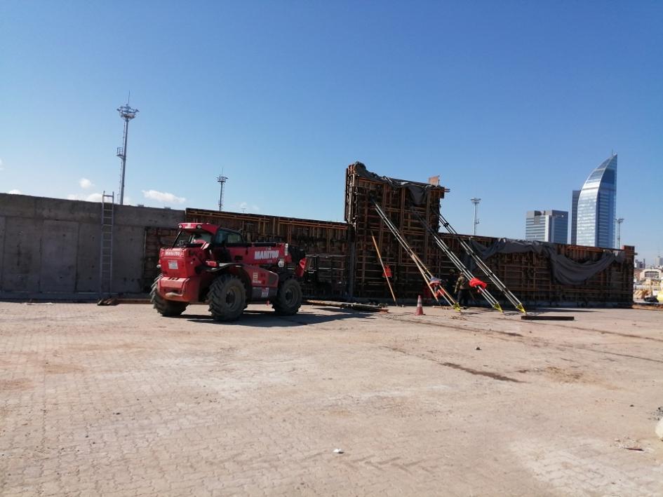 Obra civil que se realiza en el Puerto de Montevideo para la instalación de los nuevos escáneres Paredes de hormigón que contendrán a los escáneres del puerto
