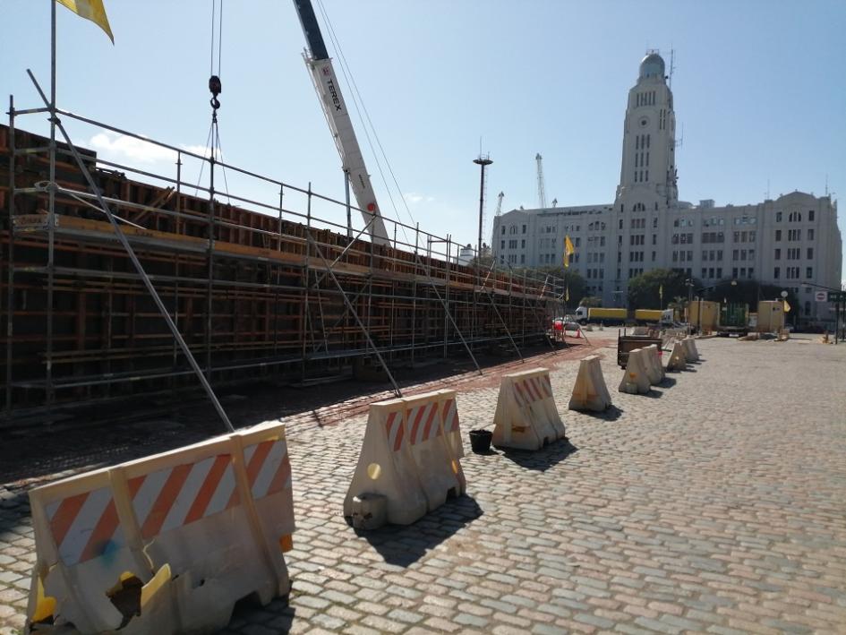 Obra civil que se realiza en el Puerto de Montevideo para la instalación de los nuevos escáneres Paredes de hormigón que contendrán a los escáneres del puerto
