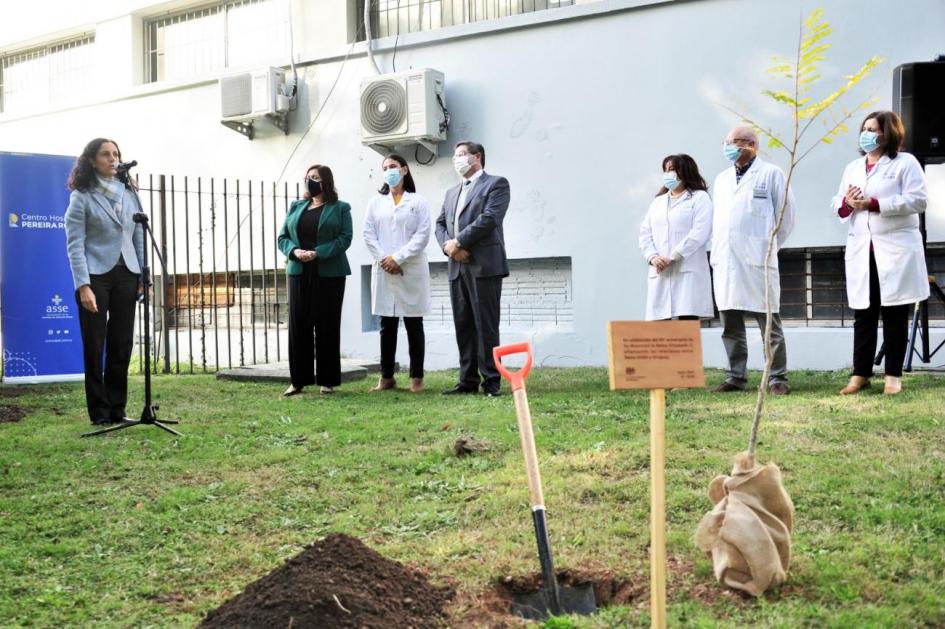utoridades de ASSE junto a la ministra Azucena Arbeleche Visita al Centro Hospitalario Pereira Rossell