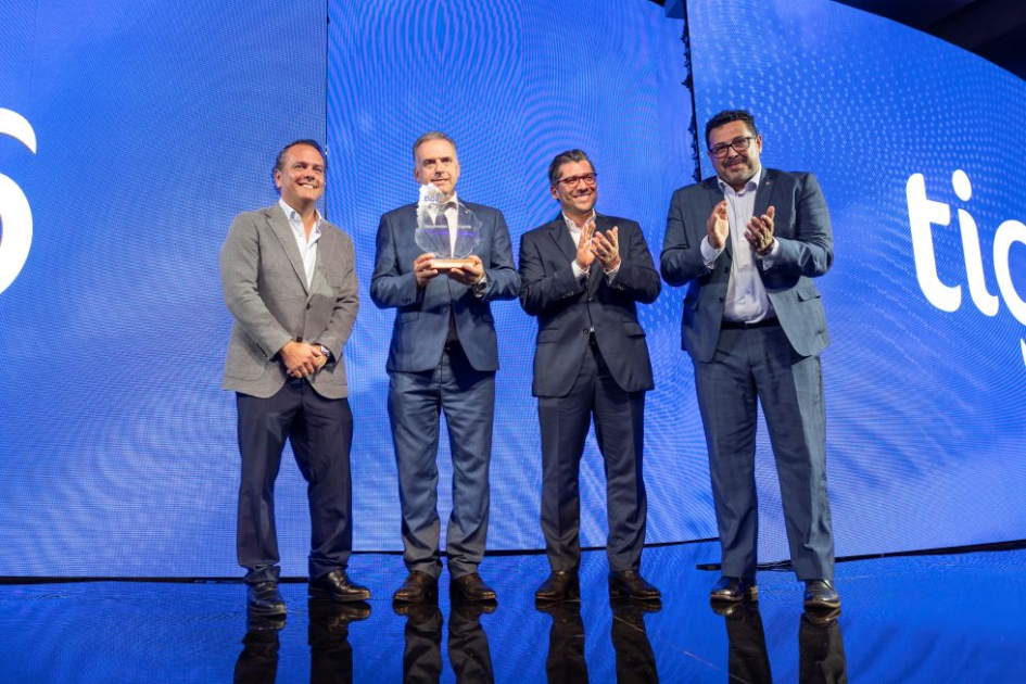 Presidente Orsi en anuncio inversión de Tigo