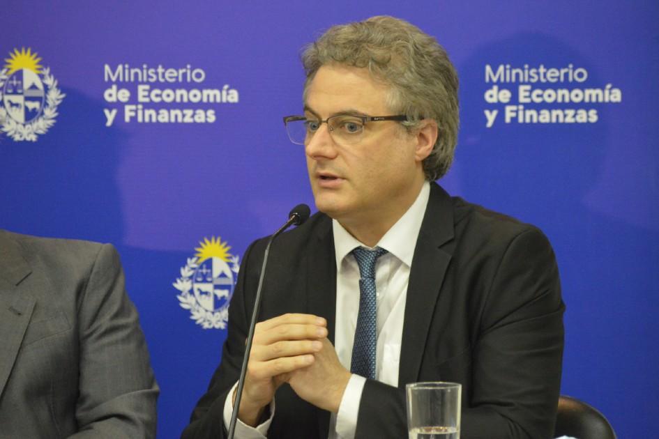 Director de Unidad de Gestión de Deuda Herman Kamil Resultado de emisión de bono Samurái