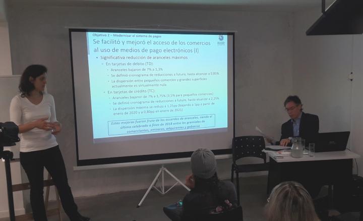 Charla Inclusión Financiera en Rivera Florencia López y Martín Vallcorba
