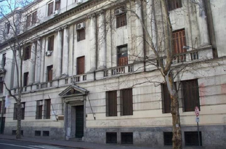 Informe de cumplimiento de los proyectos promovidos por la Ley 16.906 y sus decretos reglamentarios Fachada del Ministerio de Economía y Finanzas