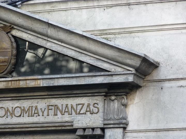 Uruguay recuperó el grado inversor Fachada Ministerio de Economía