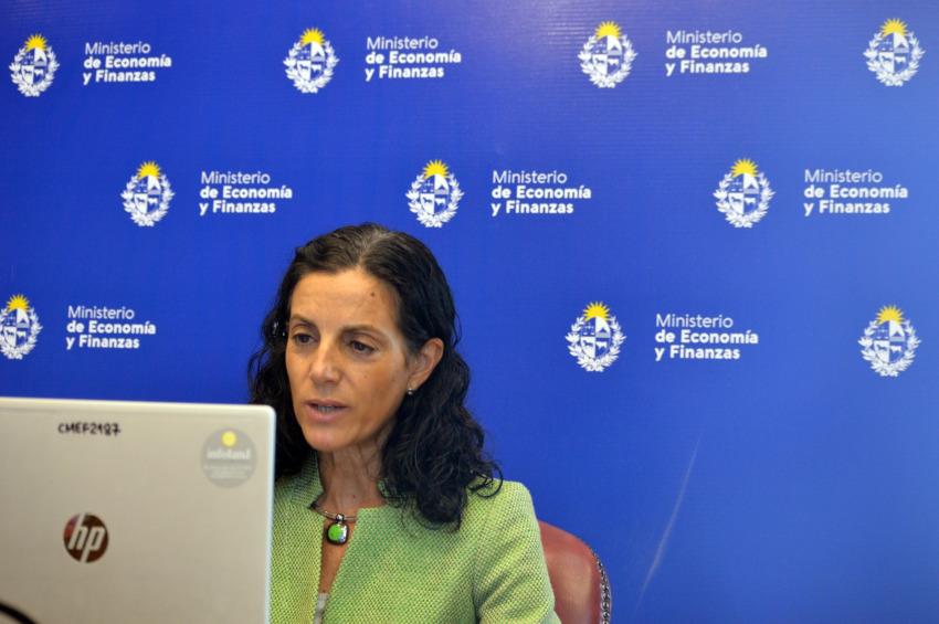 Ministra Azucena Arbeleche Conferencia CAF