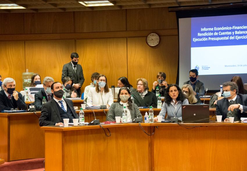 Ministra Azucena Arbeleche y equipo económico Presentación de la Rendición de Cuentas 2019