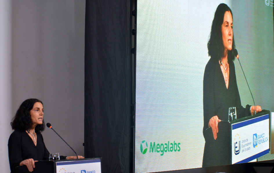 Ministra de Economía Azucena Arbeleche Día de la Exportación