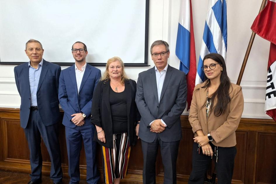 Gabriel Oddone, Nicolás Serrano, Gabriela Fachola, Martín Vallcorba, Mariana Larrosa Fernández Asunción de autoridades en AIN