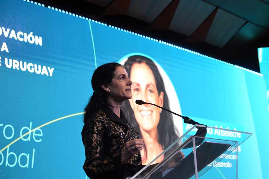 Ministra Azucena Arbeleche