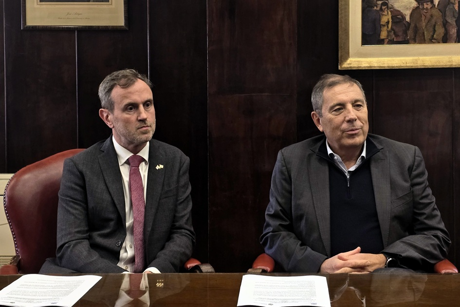 Embajador del Reino Unido en Uruguay, Mal Green y ministro de Economía y Finanzas, Gabriel Oddone