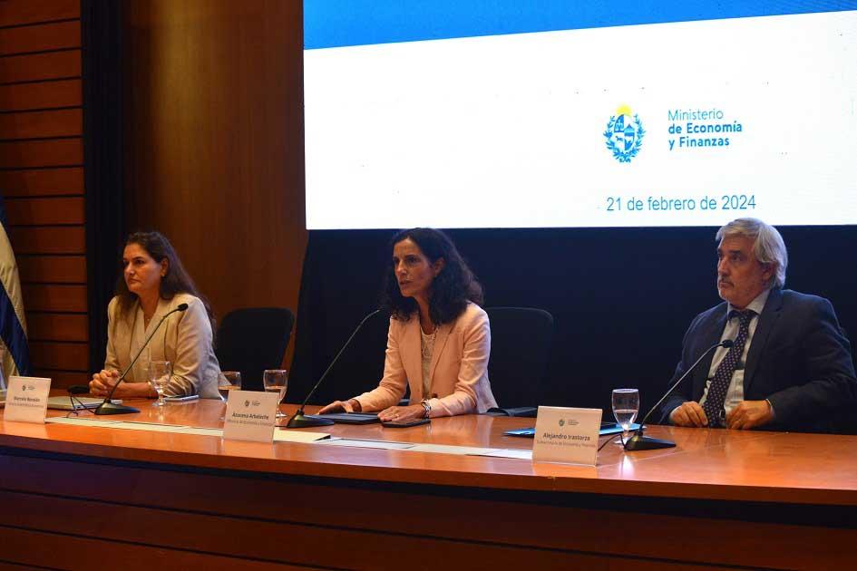 Marcela Bensión, Azucena Arbeleche y Alejandro Irastorza