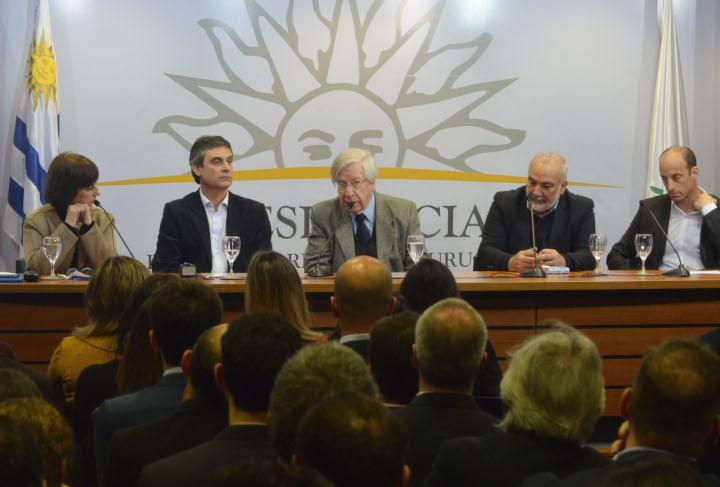 Marisa Lindner, Alvaro García, Danilo Astori, Wilson Netto Contrato PPP Educativo