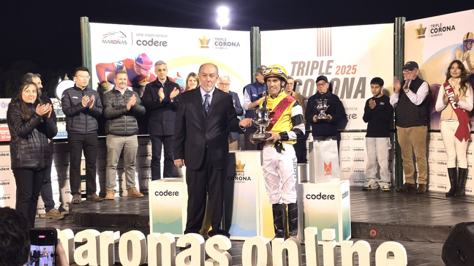 Maroñas vivió una jornada clásica con mirada al Latinoamericano y el inicio de la Triple Corona Entrega de premios luego de la carrera