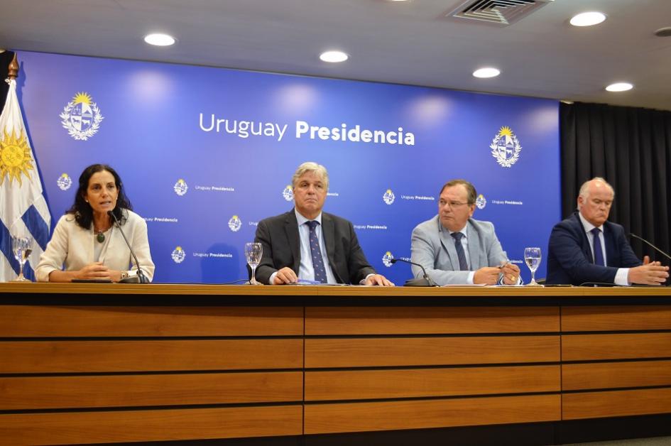 Azucena Arbeleche, Francisco Bustillo, José Luis Falero y Juan José Olaizola Azucena Arbeleche, Francisco Bustillo, José Luis Falero y Juan José Olaizola