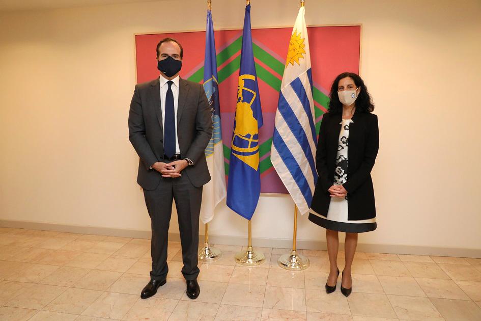 Presidente del BID, Mauricio Claver-Carone, y ministra de Economía Azucena Arbeleche.