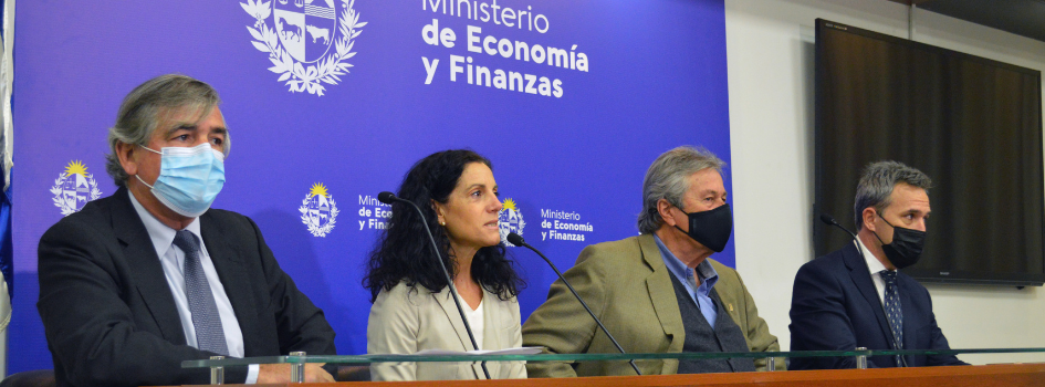 Mauricio di Lorenzo, Azucena Arbeleche, Enrique Antía y Álvaro Villegas. Mauricio di Lorenzo, Azucena Arbeleche, Enrique Antía y Álvaro Villegas.