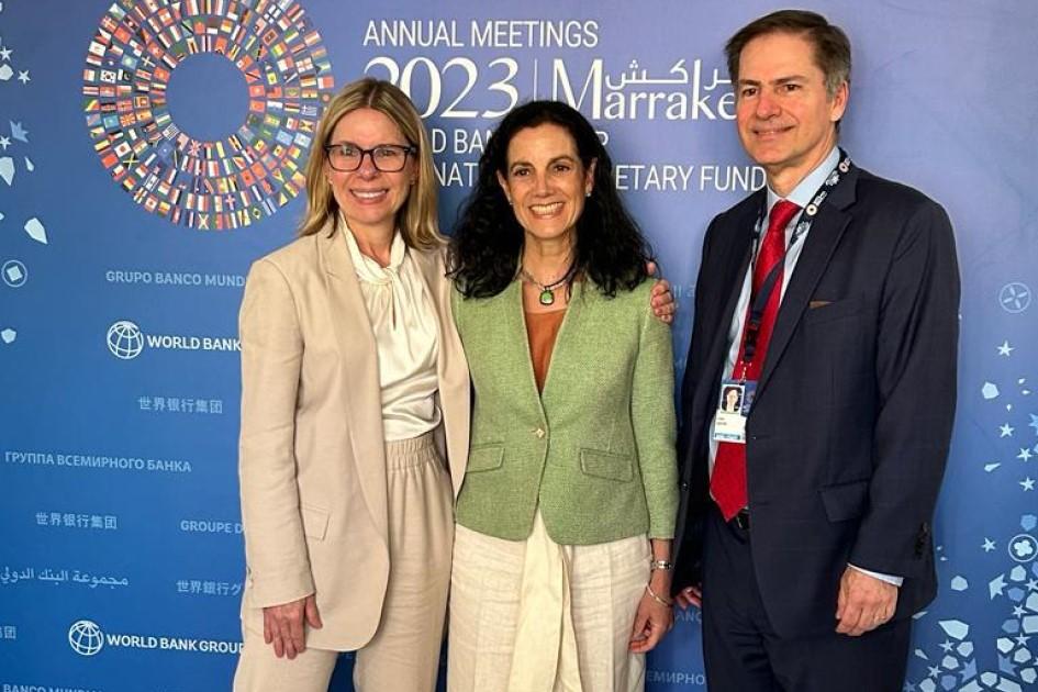 Directora Gerente del BM Anna Bjerde, Ministra Arbeleche, Vicepresidente del BM LAC Felipe Jaramillo Anna Bjerde, Azucena Arbeleche y Felipe Jaramillo
