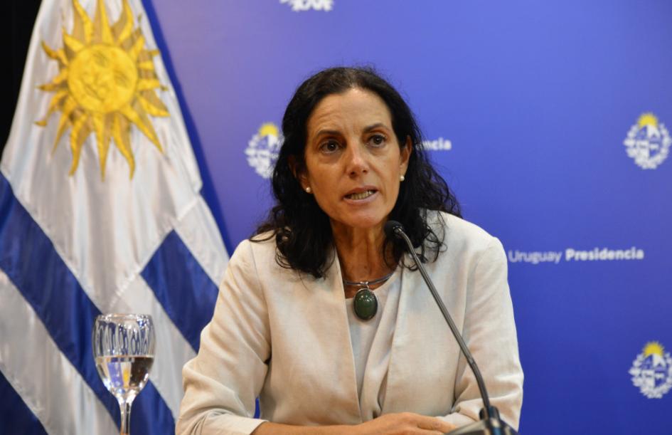 Ministra de Economía Azucena Arbeleche en conferencia de prensa Rebajas de impuestos