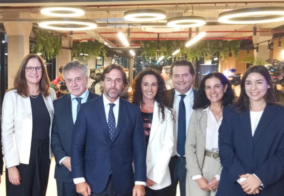 Presidente Luis Lacalle Pou, ministra de Economía Azucena Arbeleche y demás autoridades Inauguración de Centro de Innovacion