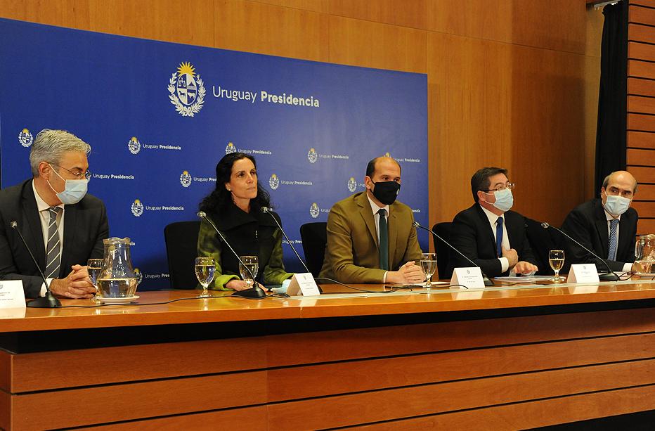 Ministros Azucena Arbeleche y Martín Lema Programa de apoyo a la primera infancia