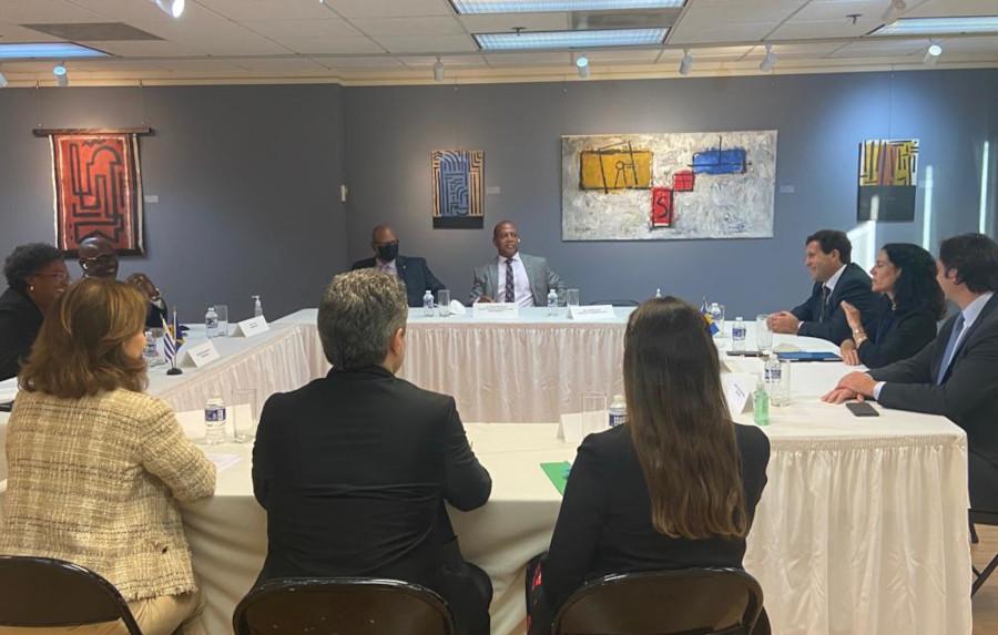 Reunión de la delegación uruguaya encabezada por la ministra Arbeleche con autoridades del FMI/BM Encuentro en Washington