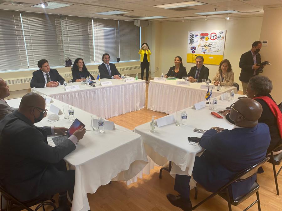 Reunión de la delegación uruguaya encabezada por la ministra Arbeleche con autoridades del FMI/BM Encuentro en Washington