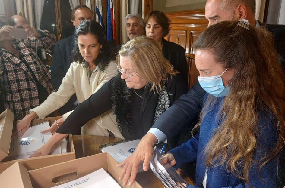 Ministra Azucena Arbeleche entrega Rendición de Cuentas 2021 Rendición de Cuentas