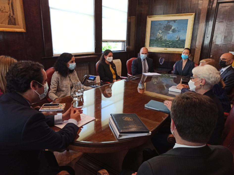 Subsecretaria de Estado Wendy Sherman con ministra Azucena Arbeleche y equipos Reunión oficial