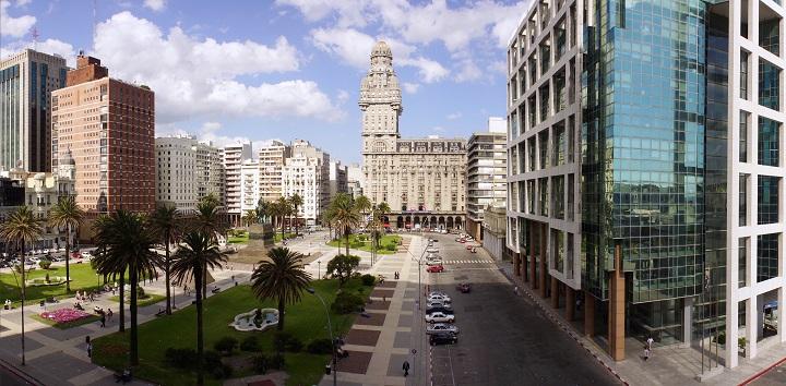 Torre Ejecutiva y plaza independencia