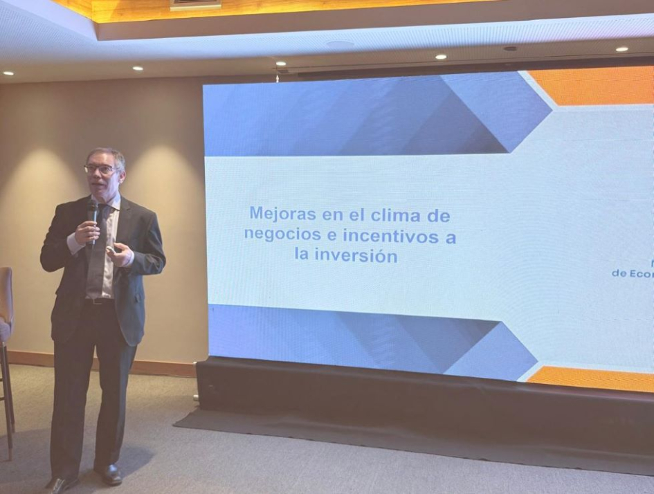 Subsecretario Martín Vallcorba en reunión de empresarios del interior