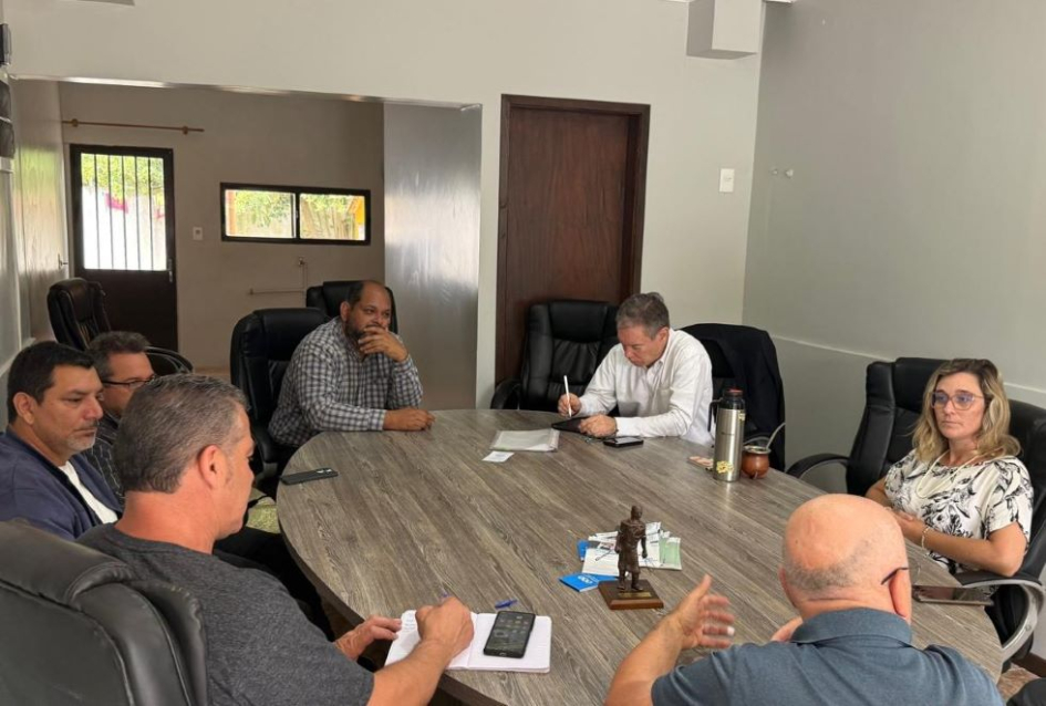 Subsecretario Martín Vallcorba reunido con centros comerciales Subsecretario Martín Vallcorba reunido con centros comerciales